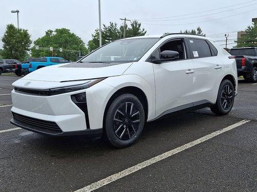 Wind Chill Pearl 2026 Toyota bZ XLE Plus FWD