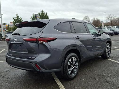 2025 Toyota Highlander XLE