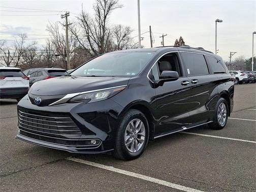 2025 Toyota Sienna XLE