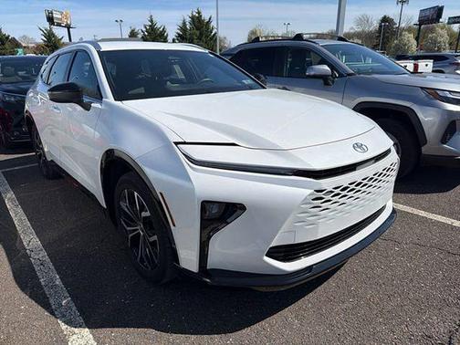 2025 Toyota Crown Signia XLE