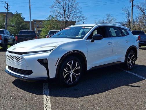 2025 Toyota Crown Signia XLE