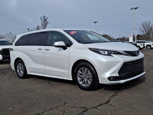 2025 Toyota Sienna XLE