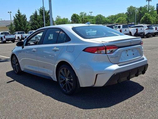 Classic Silver Metallic 2025 Toyota Corolla SE
