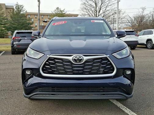 2025 Toyota Highlander XLE