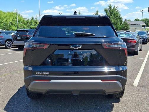 Mosaic Black Metallic 2026 Chevrolet Equinox LT