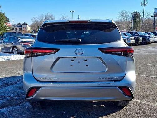 Celestial Silver Metallic 2024 Toyota Highlander Platinum