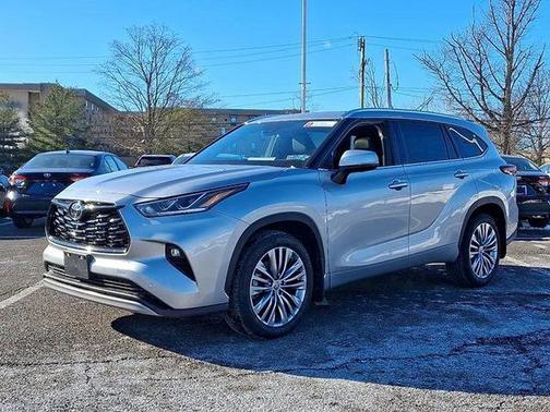Celestial Silver Metallic 2024 Toyota Highlander Platinum