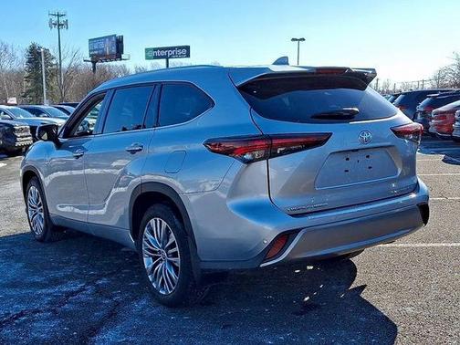 Celestial Silver Metallic 2024 Toyota Highlander Platinum