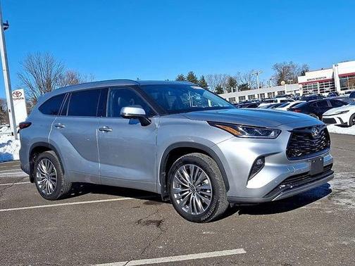 Celestial Silver Metallic 2024 Toyota Highlander Platinum