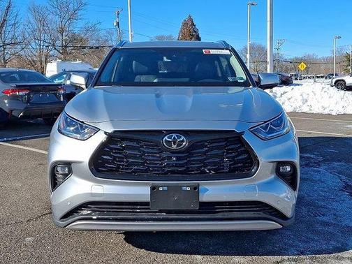 Celestial Silver Metallic 2024 Toyota Highlander Platinum