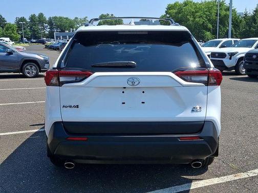 Ice 2025 Toyota RAV4 Hybrid XLE