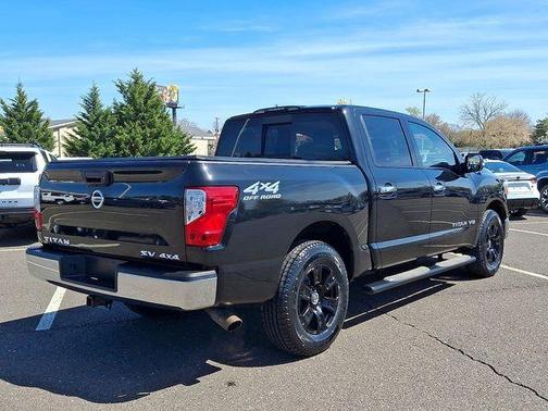 Magnetic Black Metallic 2019 Nissan Titan SV