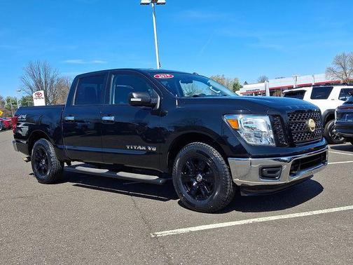 Magnetic Black Metallic 2019 Nissan Titan SV