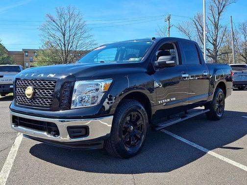Magnetic Black Metallic 2019 Nissan Titan SV