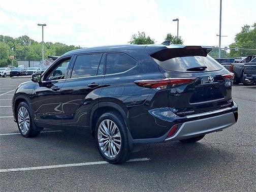 2024 Toyota Highlander Platinum