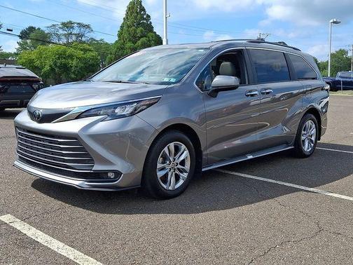 Metal 2026 Toyota Sienna XLE