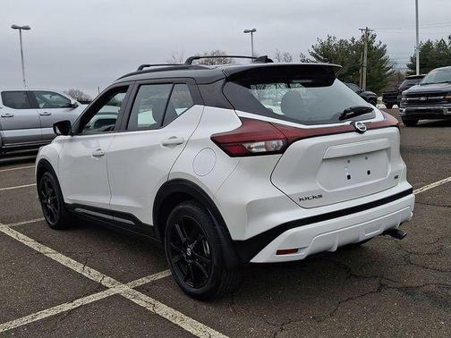 2021 Nissan Kicks SR