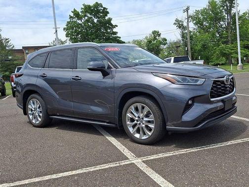 Magnetic Gray Metallic 2024 Toyota Highlander Limited