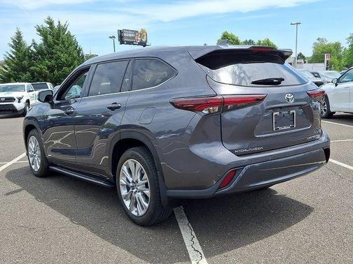 Magnetic Gray Metallic 2024 Toyota Highlander Limited