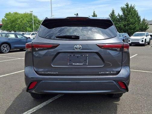 Magnetic Gray Metallic 2024 Toyota Highlander Limited