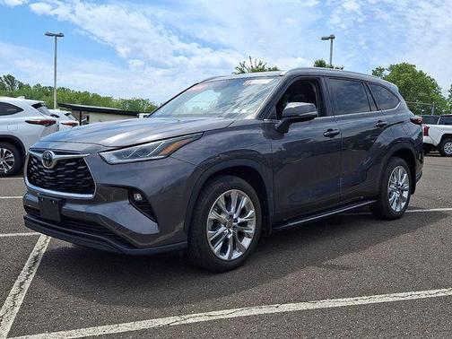Magnetic Gray Metallic 2024 Toyota Highlander Limited