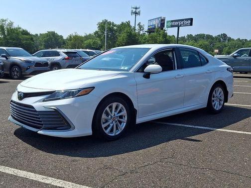 Ice 2023 Toyota Camry LE