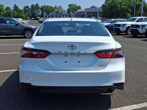 Ice 2023 Toyota Camry LE