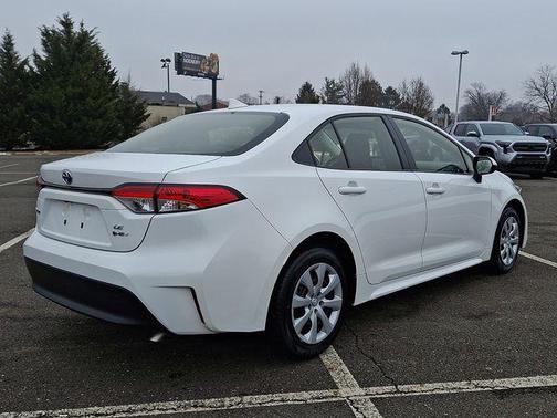 2025 Toyota Corolla Hybrid LE