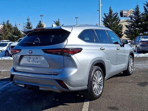 Celestial Silver Metallic 2024 Toyota Highlander Hybrid Platinum