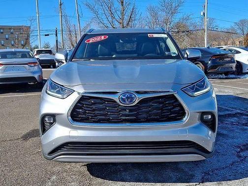 Celestial Silver Metallic 2024 Toyota Highlander Hybrid Platinum