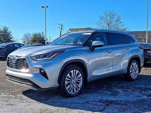 Celestial Silver Metallic 2024 Toyota Highlander Hybrid Platinum