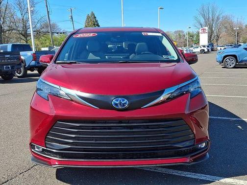 Ruby Flare Pearl 2025 Toyota Sienna XLE