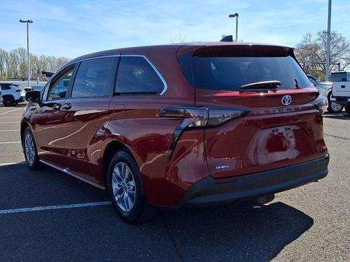 2025 Toyota Sienna XLE