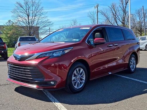 2025 Toyota Sienna XLE