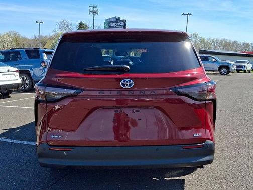 2025 Toyota Sienna XLE