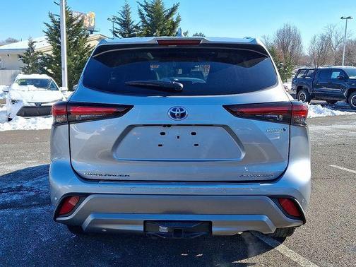 2024 Toyota Highlander Hybrid Platinum