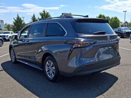 Magnetic Gray Metallic 2025 Toyota Sienna XLE