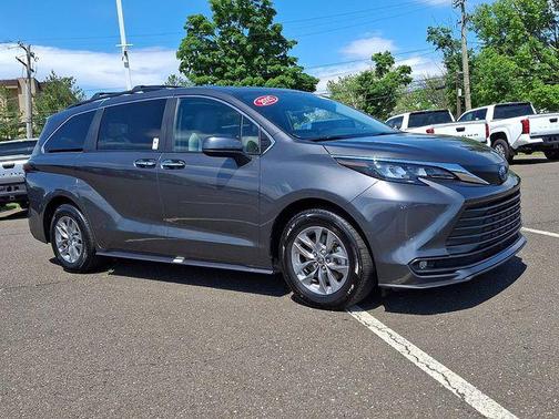 Magnetic Gray Metallic 2025 Toyota Sienna XLE
