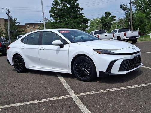 Ice 2025 Toyota Camry SE