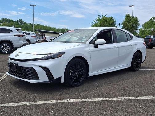Ice 2025 Toyota Camry SE