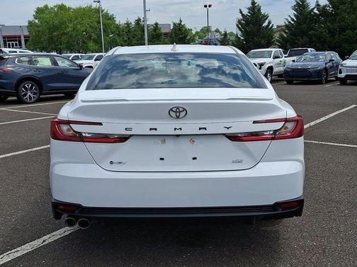 Ice 2025 Toyota Camry SE