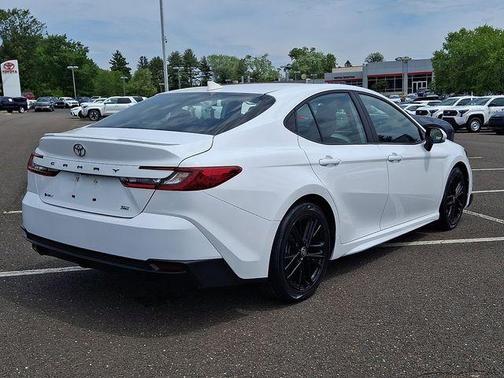 Ice 2025 Toyota Camry SE