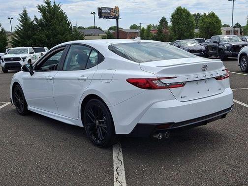 Ice 2025 Toyota Camry SE
