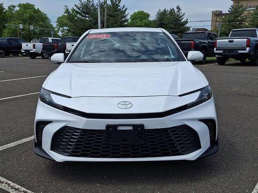Ice 2025 Toyota Camry SE