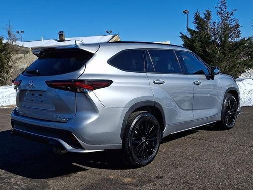 2025 Toyota Highlander XSE
