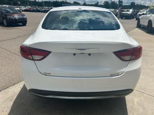 White 2015 Chrysler 200 Limited