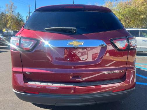 Red 2015 Chevrolet Traverse 2LT