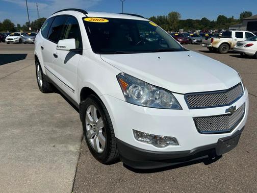 White 2009 Chevrolet Traverse LTZ