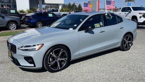 2024 Volvo S60 B5 Plus Dark Theme