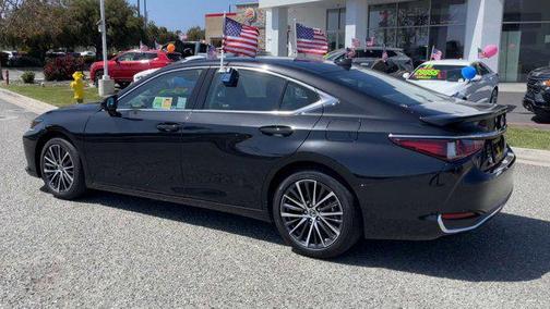 2023 Lexus ES 300h Base